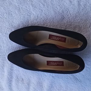 Easy spirit black suede women shoes size 8.5 (NWOT)